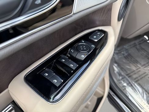 Used 2024 Lincoln Navigator Reserve AWD/4WD image 11