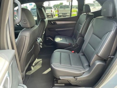 Used 2025 Buick Enclave Sport Touring w/ Power Package FWD image 31
