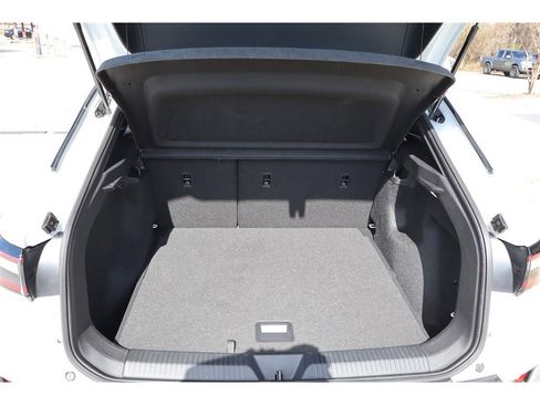 Used 2023 Volkswagen ID.4 Pro image 5