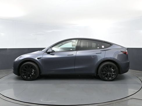 Used 2023 Tesla Model Y Long Range AWD/4WD image 25
