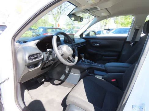 Used 2023 Honda HR-V LX image 2
