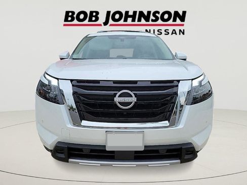 New 2025 Nissan Pathfinder Platinum AWD/4WD image 8