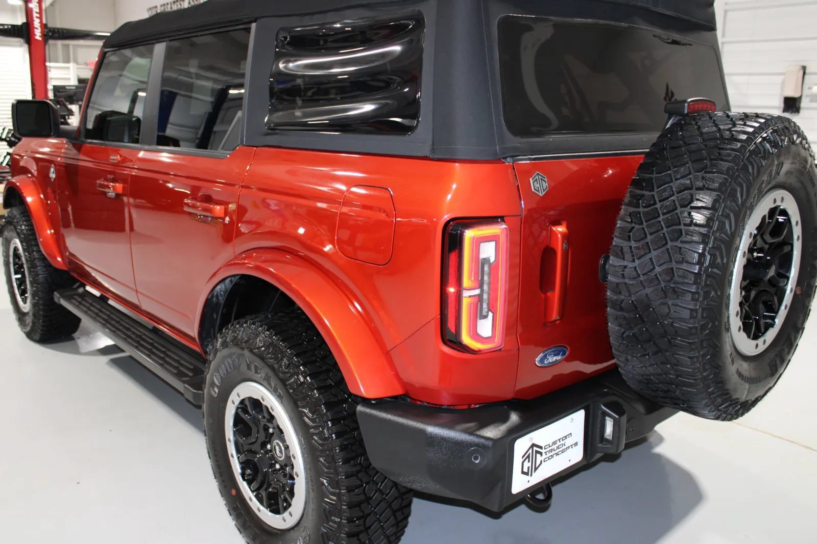 Used 2022 Ford Bronco Outer Banks AWD/4WD image 6