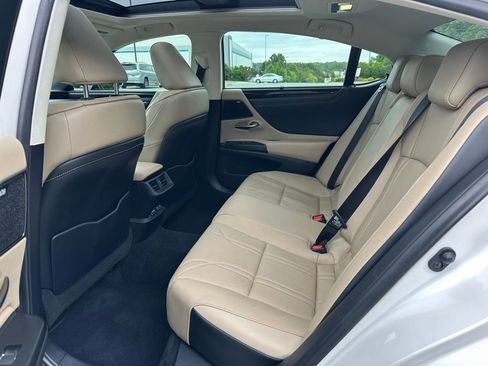 Used 2021 Lexus ES 350 Ultra Luxury w/ Accessory Package 2 FWD image 23