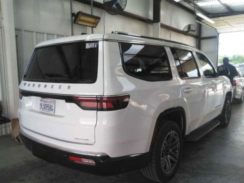 Used 2024 Jeep Wagoneer Series II w/ Flexible Seating Group RWD image 2