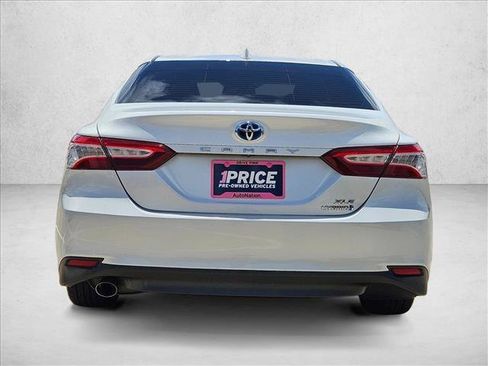 Used 2020 Toyota Camry XLE FWD image 7