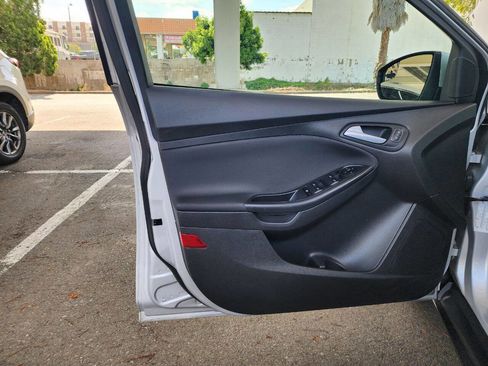 Used 2015 Ford Focus SE image 35