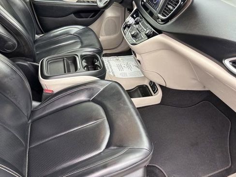 Used 2020 Chrysler Voyager Lxi image 39