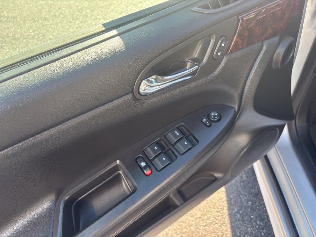 Used 2014 Chevrolet Impala LT w/ LT Sunroof Package FWD image 14