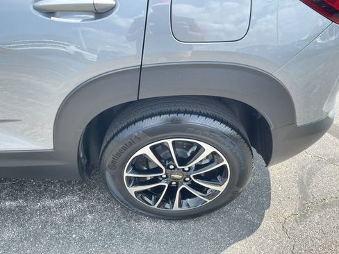 Certified 2025 Chevrolet TrailBlazer LT w/ Convenience Package FWD image 31