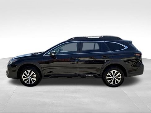 Used 2024 Subaru Outback Premium AWD/4WD image 4