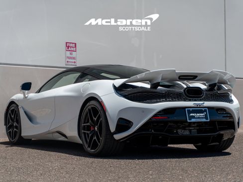 Used 2024 McLaren 750S RWD image 5