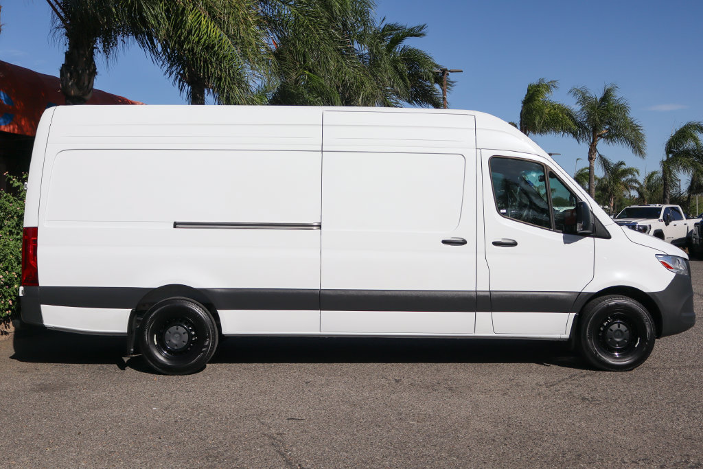 Used 2025 Mercedes-Benz Sprinter 2500 image 10