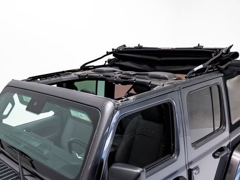 Used 2024 Jeep Wrangler Unlimited Sahara AWD/4WD image 6