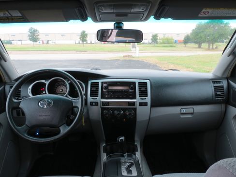 Used 2004 Toyota 4Runner SR5 RWD image 11