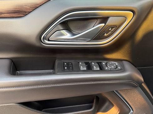 Used 2023 Chevrolet Suburban Z71 w/ Luxury Package image 39