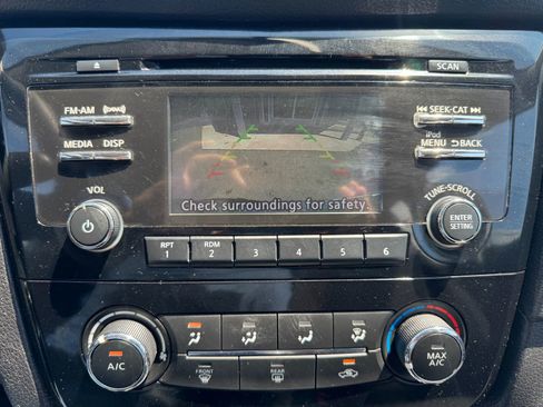 Used 2017 Nissan Rogue S AWD/4WD image 13