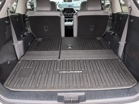 Used 2024 Toyota Highlander XLE AWD/4WD image 15