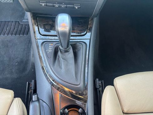 Used 2009 BMW 128i Convertible image 17