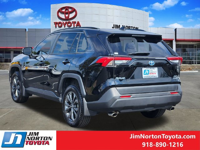 Used 2022 Toyota RAV4 XLE Premium AWD/4WD image 8