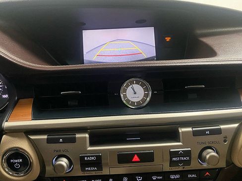Used 2016 Lexus ES 300h image 21