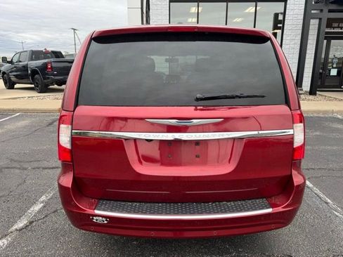 Used 2015 Chrysler Town & Country Touring-L w/ Driver Convenience Group FWD image 7