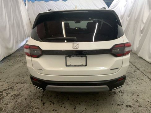 Used 2023 Honda Pilot Touring image 9