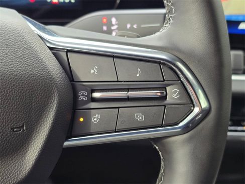 Used 2025 Chevrolet Equinox LT w/ Convenience Package II image 30