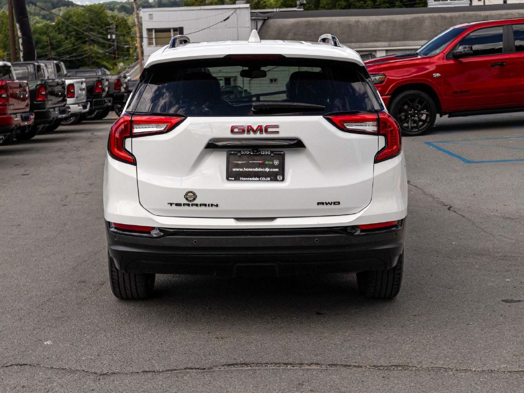 Used 2024 GMC Terrain SLT w/ Elevation Edition AWD/4WD image 5