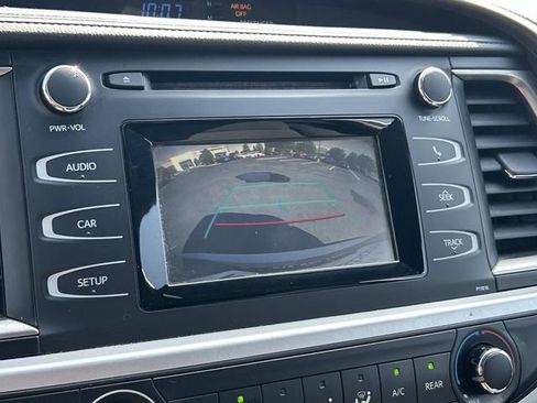 Used 2019 Toyota Highlander LE image 22