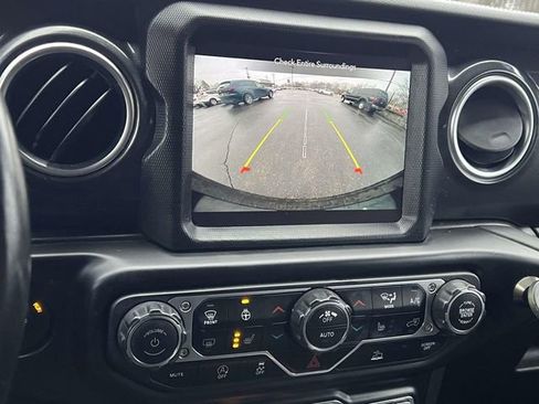 Used 2022 Jeep Wrangler Unlimited Sahara image 22