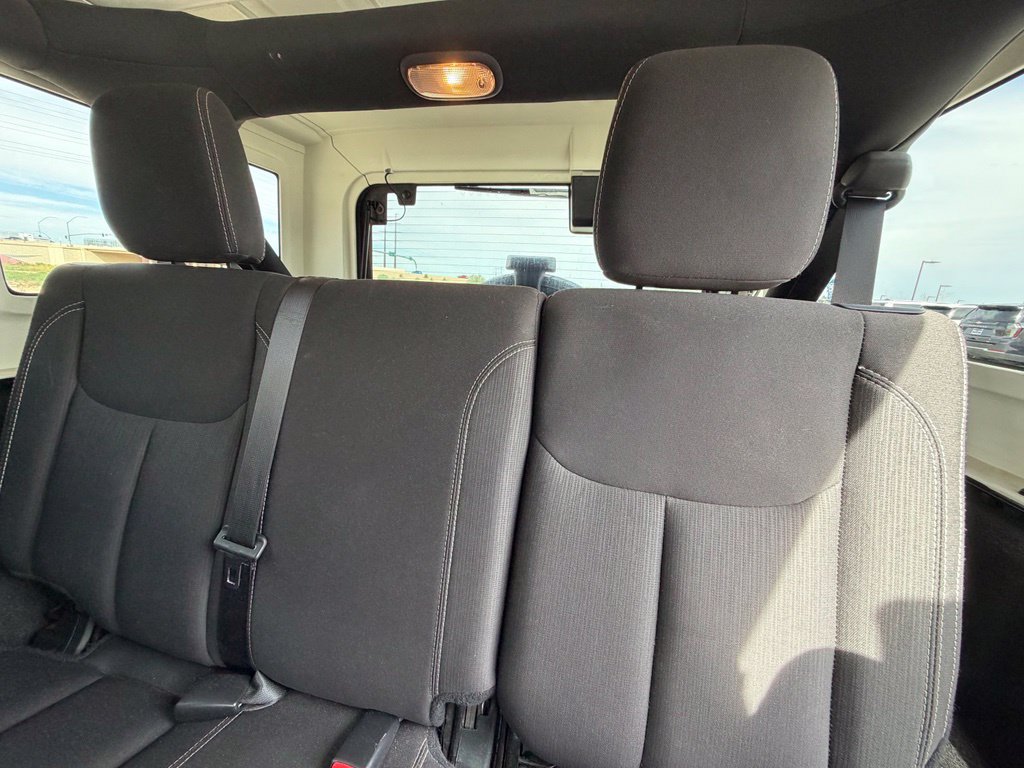 Used 2018 Jeep Wrangler Unlimited Sahara AWD/4WD image 8