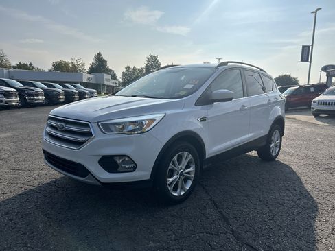 Used 2018 Ford Escape SE w/ SE Sync 3 Package AWD/4WD image 8