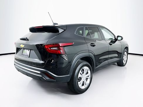 Used 2025 Chevrolet Trax LS FWD image 9