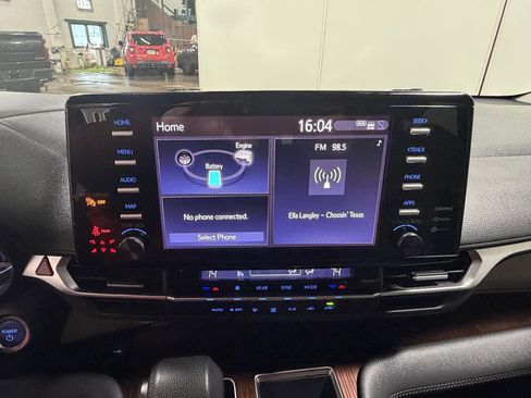 Used 2021 Toyota Sienna LE image 38