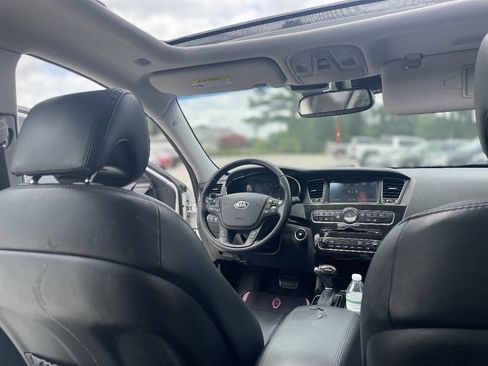 Used 2015 Kia Cadenza Premium w/ Technology Package FWD image 29