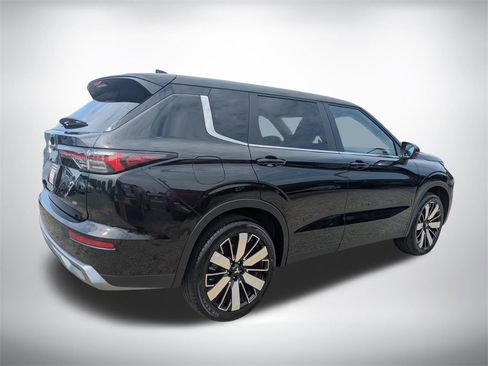 New 2025 Mitsubishi Outlander SE image 3