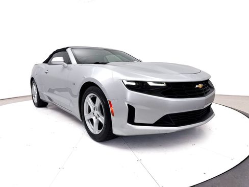 Used 2019 Chevrolet Camaro LT RWD image 11