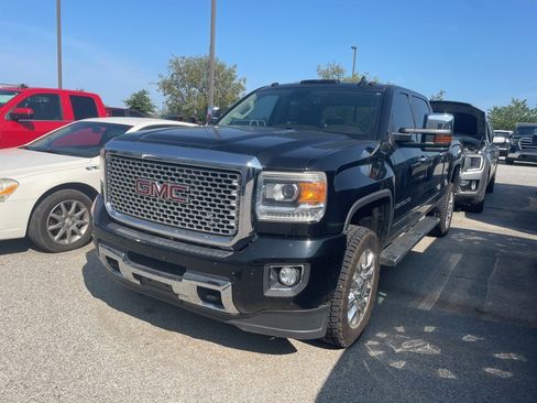 Used 2015 GMC Sierra 2500 Denali w/ Duramax Plus Package image 28