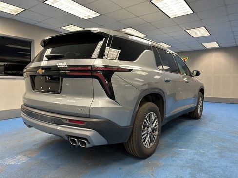 Certified 2025 Chevrolet Traverse LT image 3