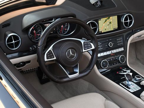 Used 2018 Mercedes-Benz SL 550 image 22