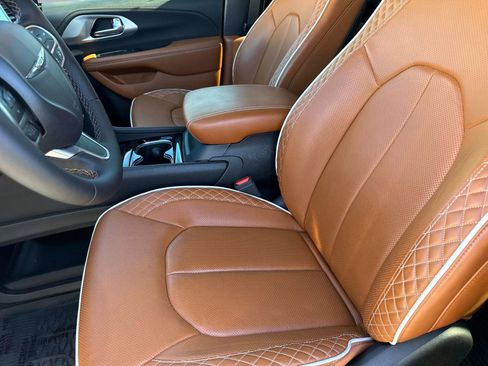 Used 2024 Chrysler Pacifica Pinnacle image 24