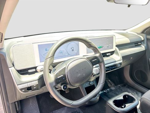 Used 2024 Hyundai Ioniq 5 SE RWD image 9