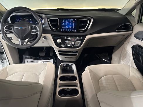 Used 2018 Chrysler Pacifica Touring Plus image 17