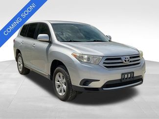 Used 2013 Toyota Highlander FWD w/ Cold Weather Pkg video 1