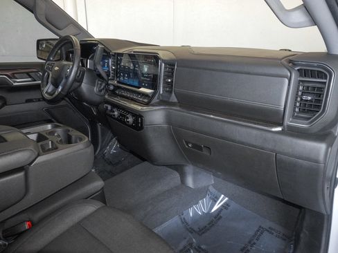 Used 2023 Chevrolet Silverado 1500 LT image 39
