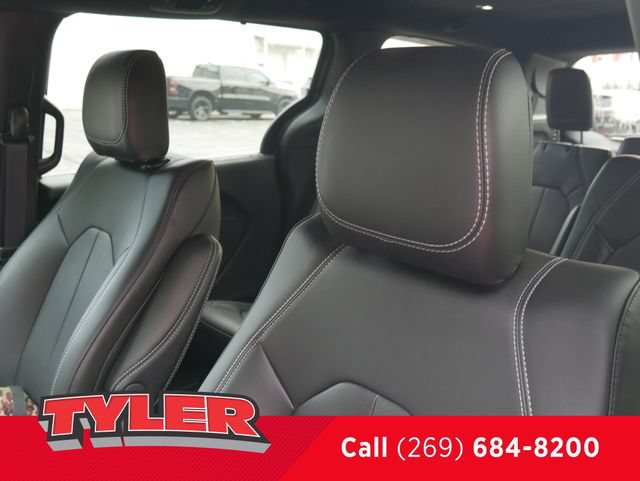 New 2027 Chrysler Pacifica Select FWD image 37
