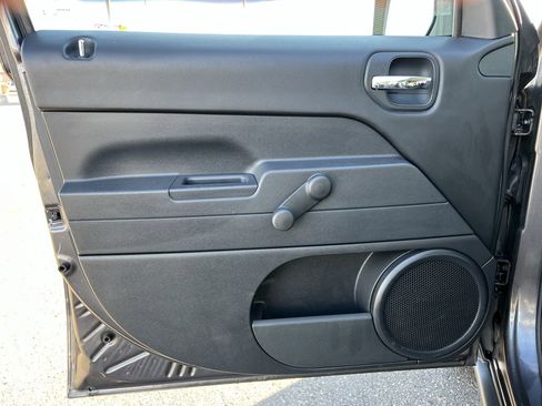 Used 2016 Jeep Patriot Sport image 19