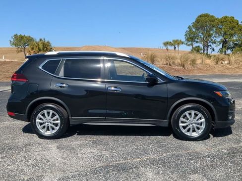Used 2020 Nissan Rogue SV image 4