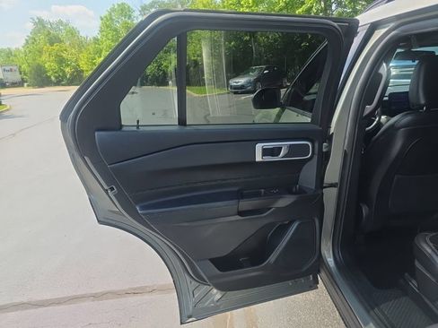Used 2020 Ford Explorer XLT w/ Equipment Group 202A AWD/4WD image 23
